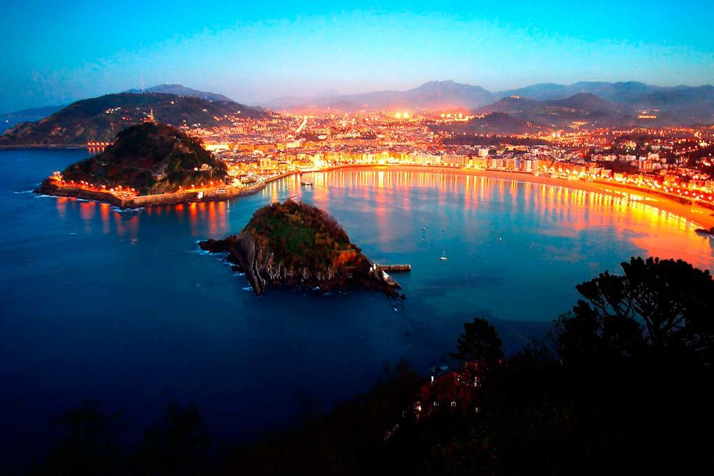 Lagun Concha Beach San Sebastián